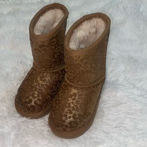 Glitter leopard designed toddler Ugg boots.